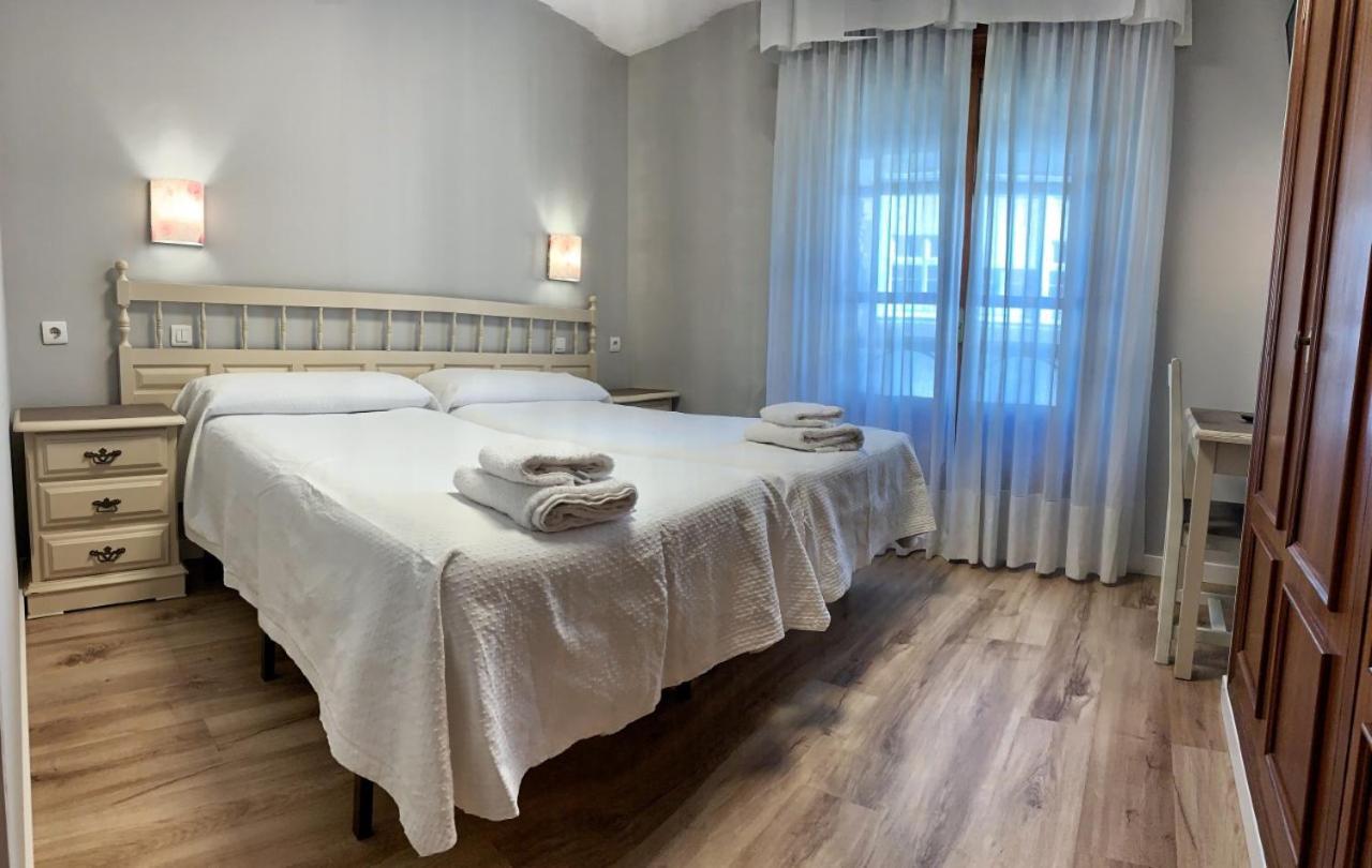 Hostal Restaurante Méndez Villafranca Del Bierzo Extérieur photo