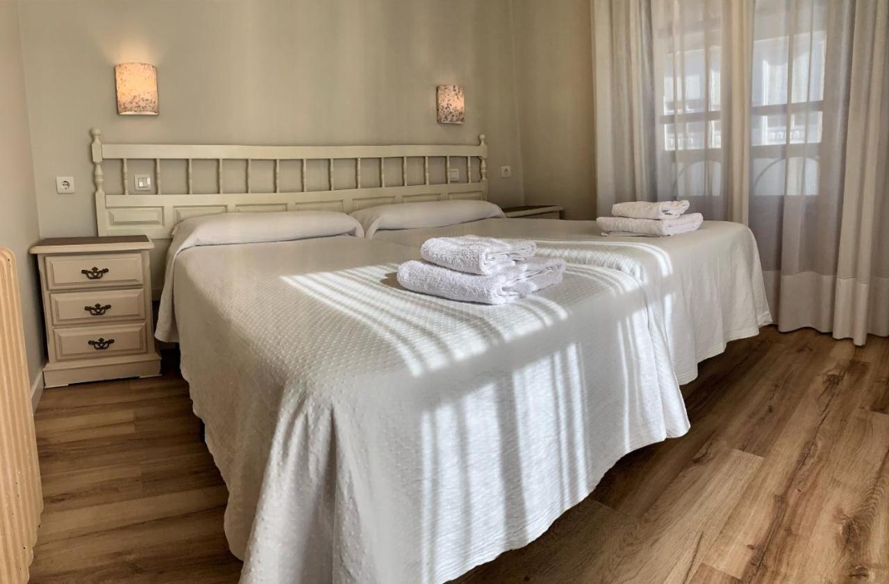 Hostal Restaurante Méndez Villafranca Del Bierzo Extérieur photo