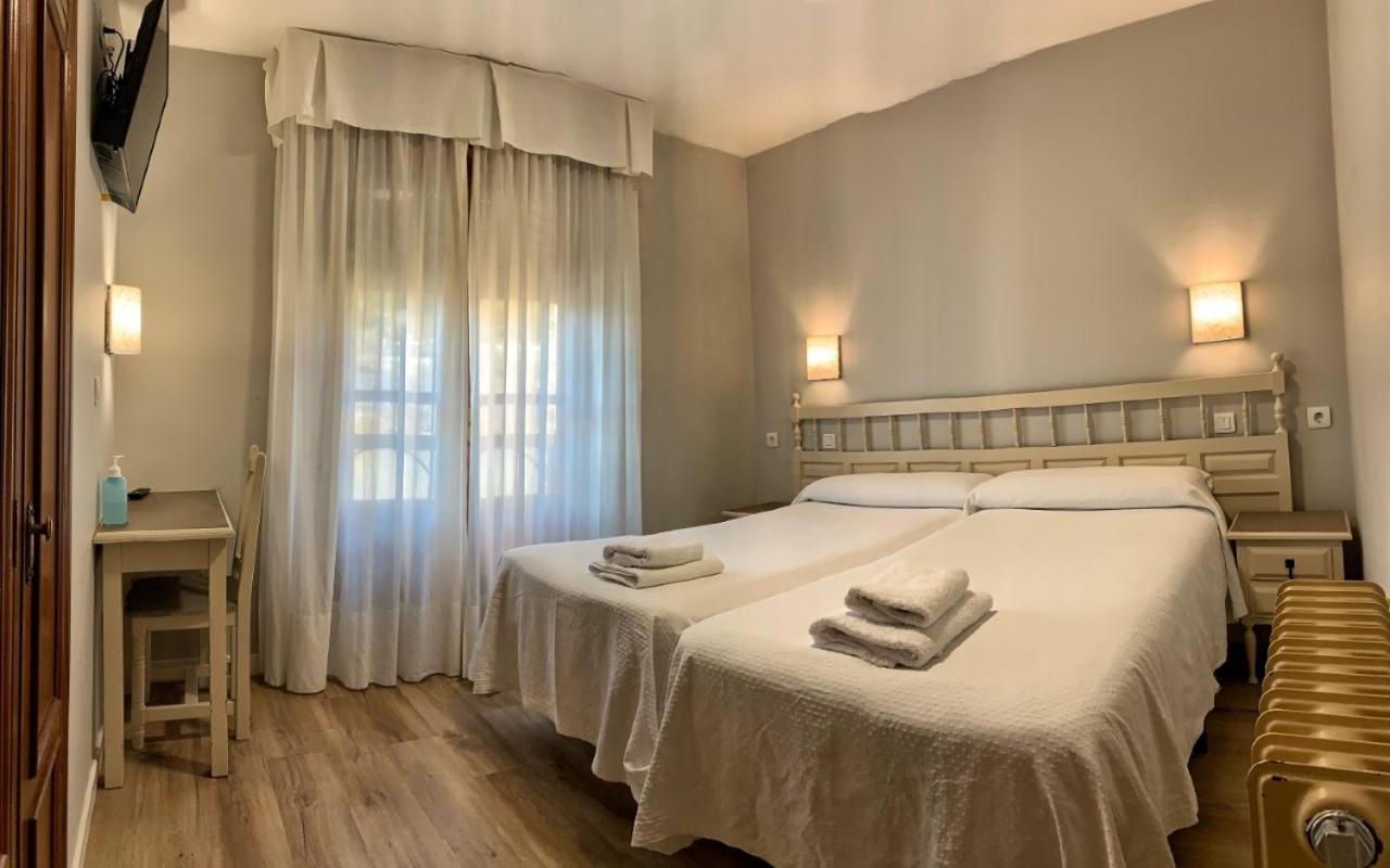 Hostal Restaurante Méndez Villafranca Del Bierzo Extérieur photo