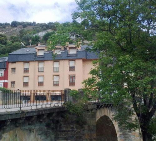 Hostal Restaurante Méndez Villafranca Del Bierzo Extérieur photo
