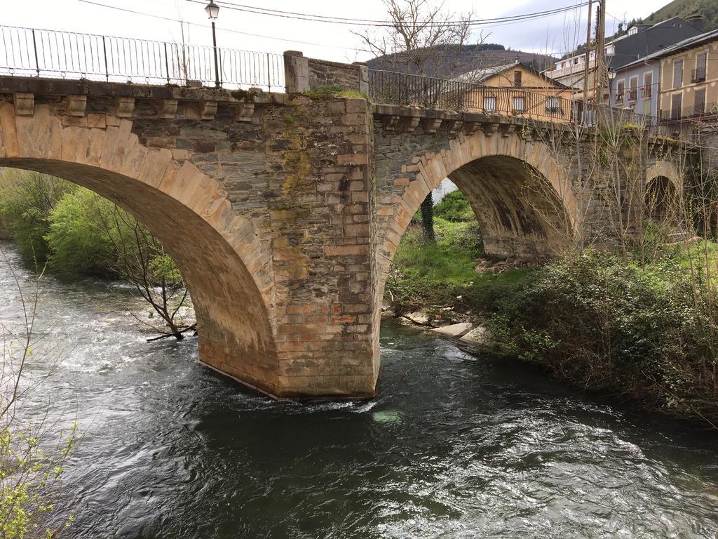 Hostal Restaurante Méndez Villafranca Del Bierzo Extérieur photo