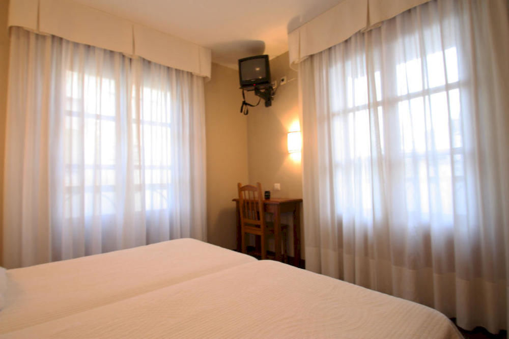Hostal Restaurante Méndez Villafranca Del Bierzo Extérieur photo