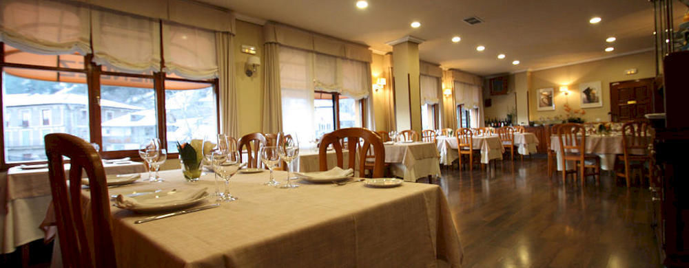 Hostal Restaurante Méndez Villafranca Del Bierzo Extérieur photo